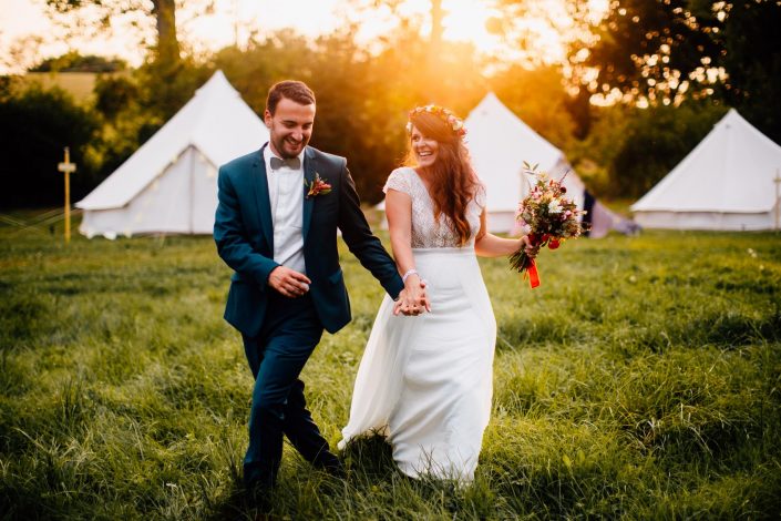 photo de couple lors d'un mariage thème festival de musique
