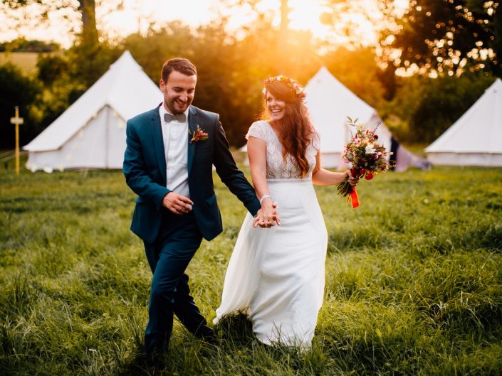 photo de couple lors d'un mariage thème festival de musique