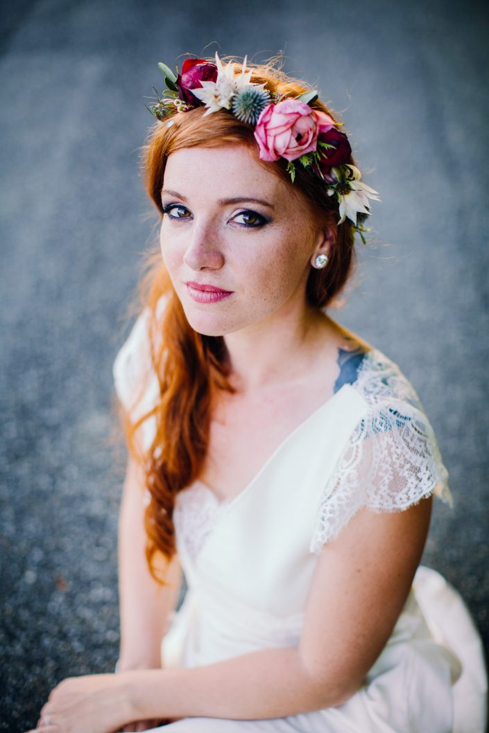 beautiful bride with flower crown by Poppy Figue best florist in Toulouse