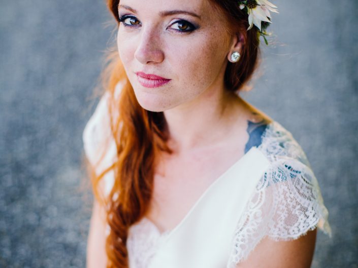 beautiful bride with flower crown by Poppy Figue best florist in Toulouse