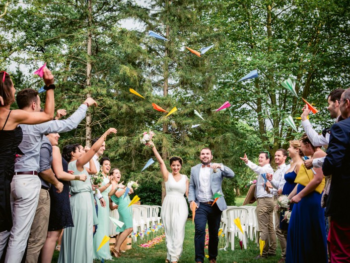 sortie de cérémonie, lancé d'avions en papier