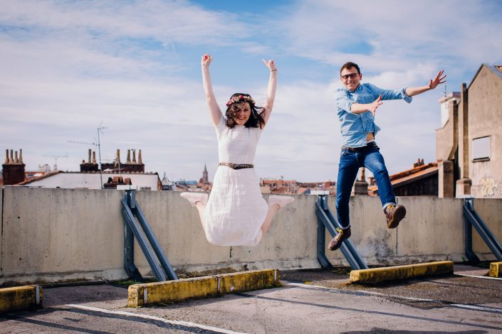 seance photo couple sur les toits du parking des carmes