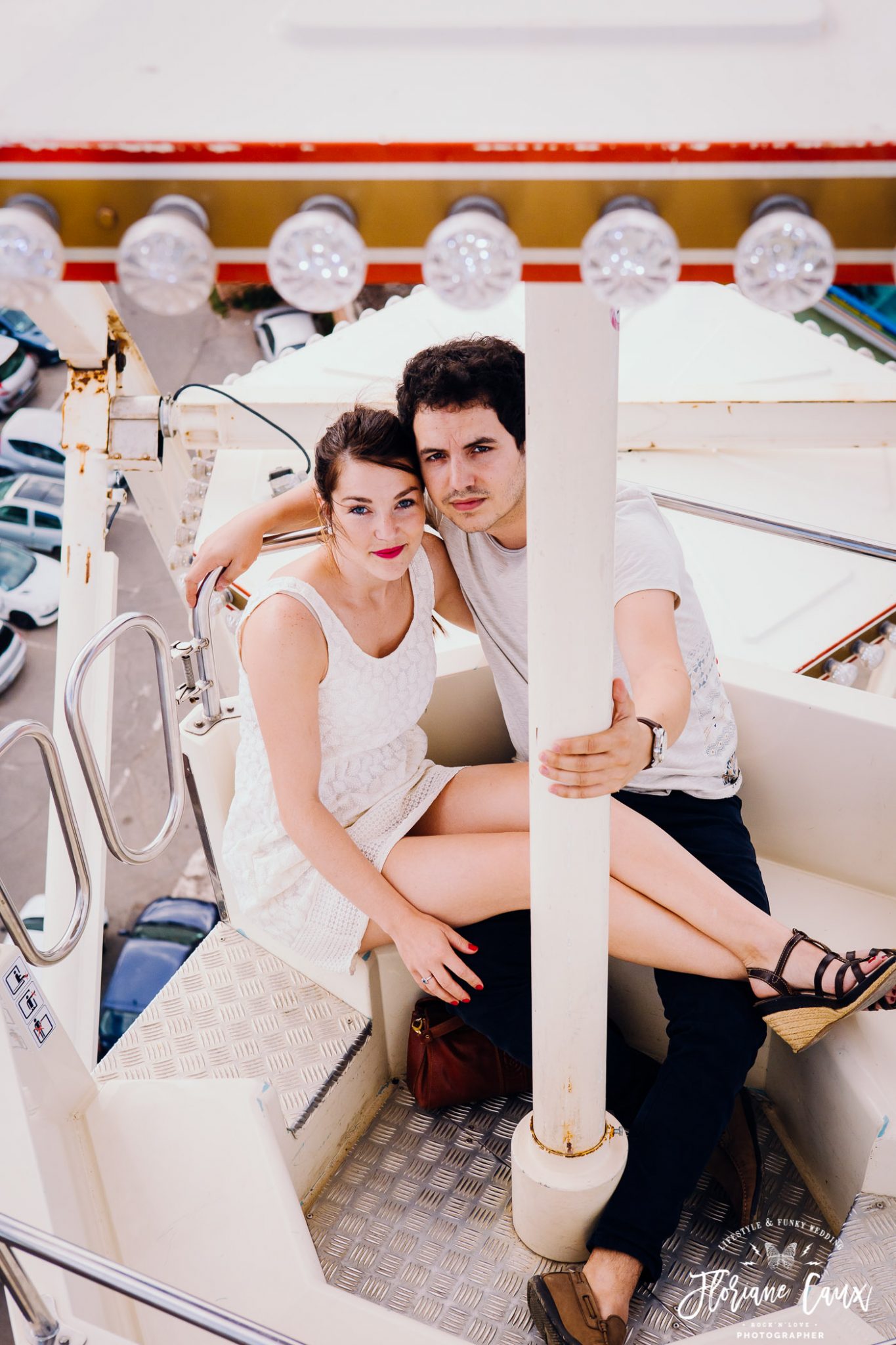 séance photo engagement à la grande roue à Toulouse en bord de Garonne