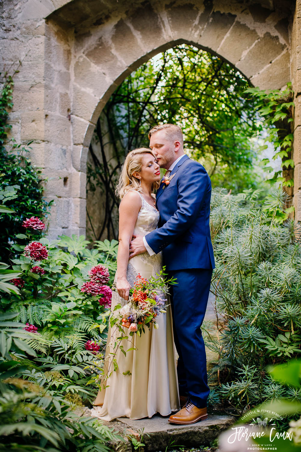 destination-wedding-photographer-France-Chateau-Abbaye-de-Camon (2)
