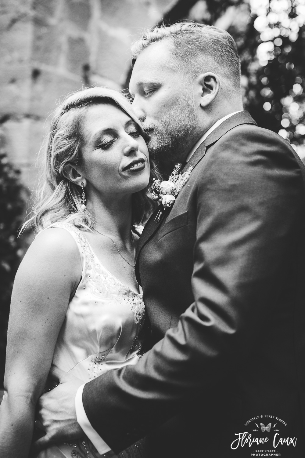 destination-wedding-photographer-France-Chateau-Abbaye-de-Camon (53)