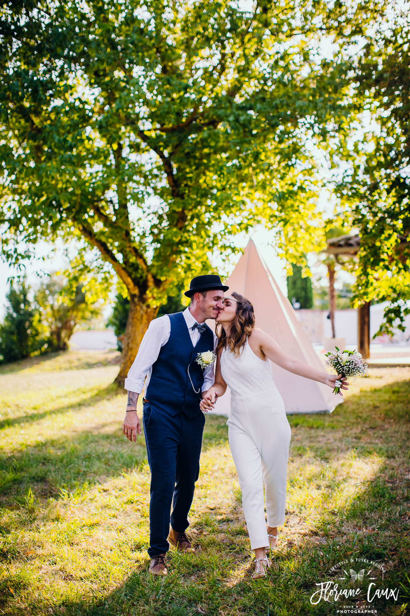 couple-photoshoot-Toulouse-smokebombs-and-donkeys (19)