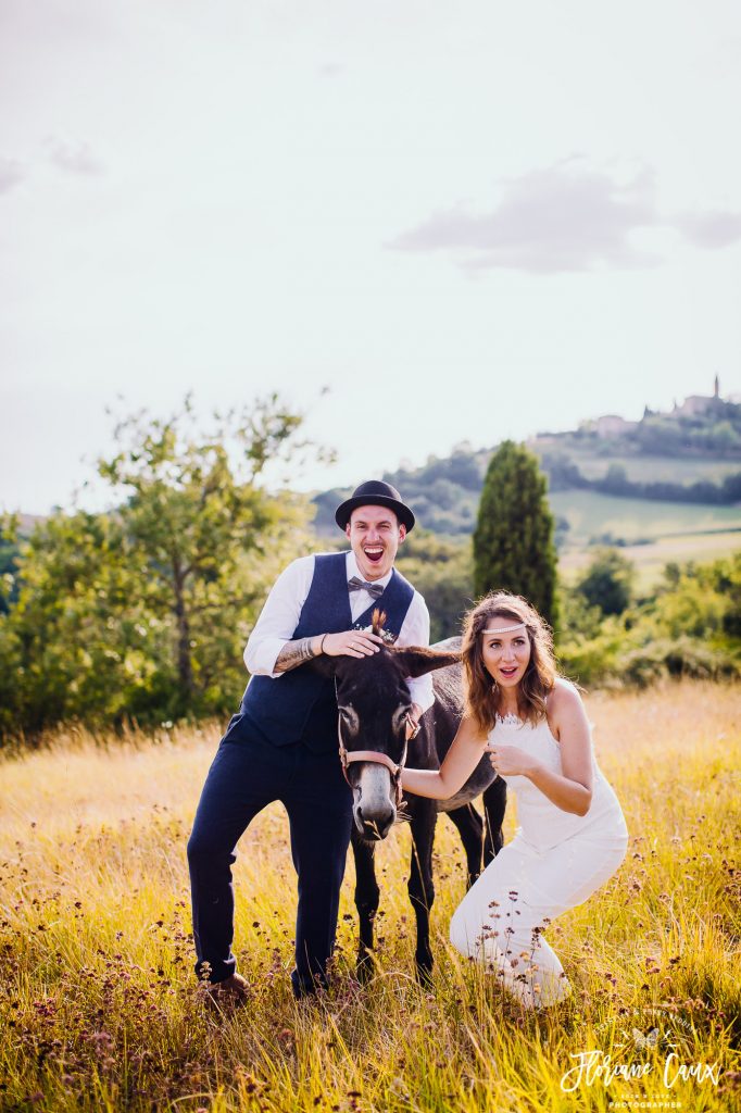 photo de couple mariage rock avec un âne