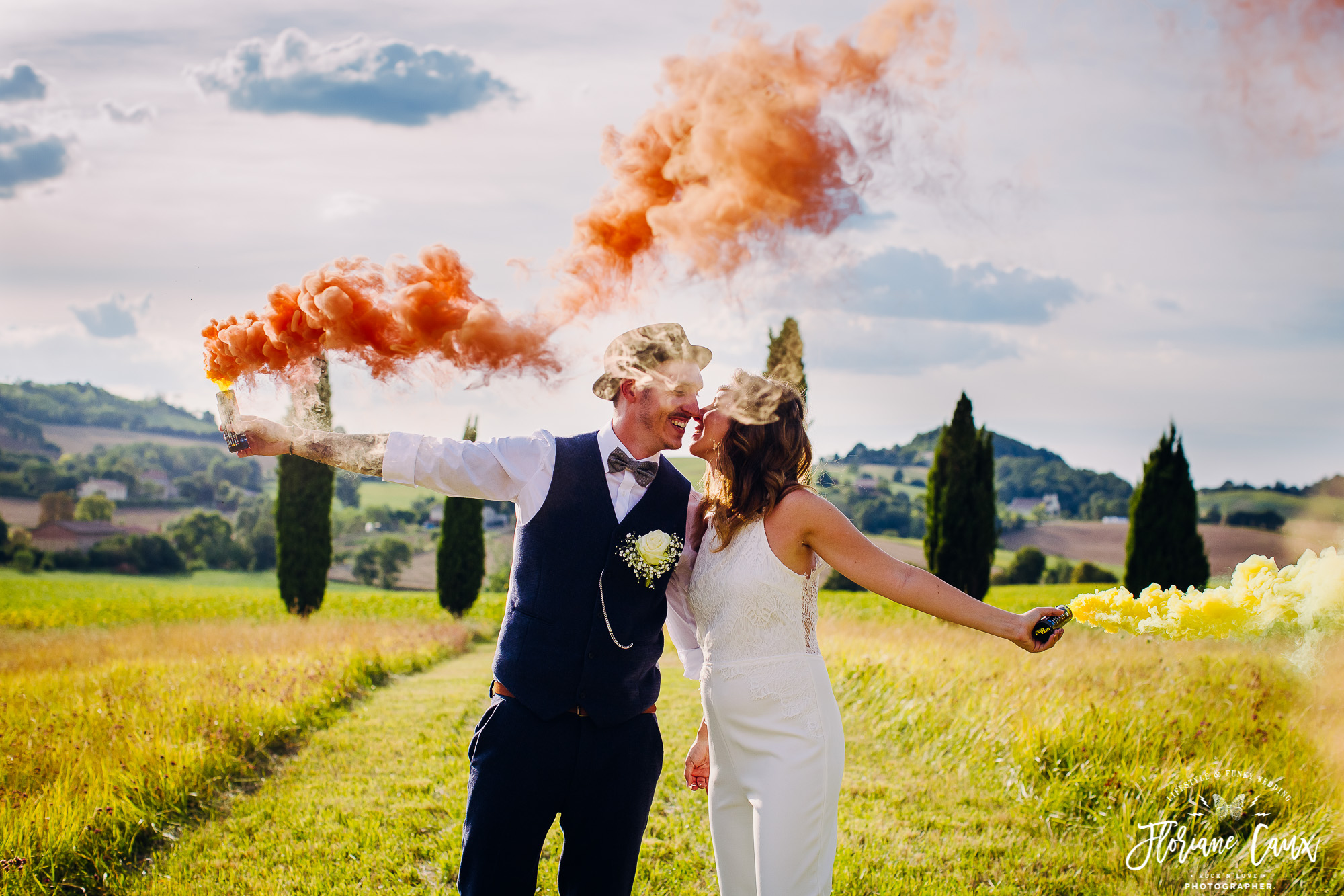 couple-photoshoot-Toulouse-smokebombs-and-donkeys (8)