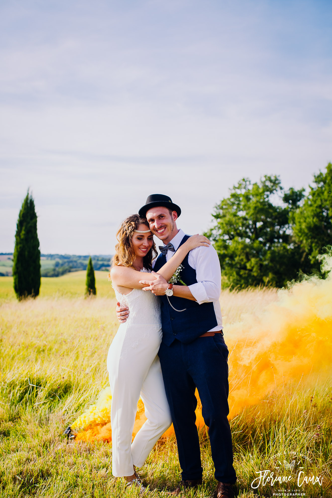 couple-photoshoot-Toulouse-smokebombs-and-donkeys (9)