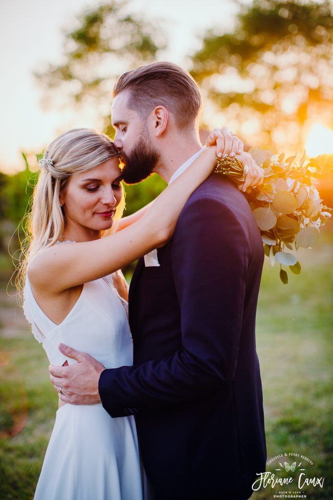 photo de couple golden hour domaine du beyssac