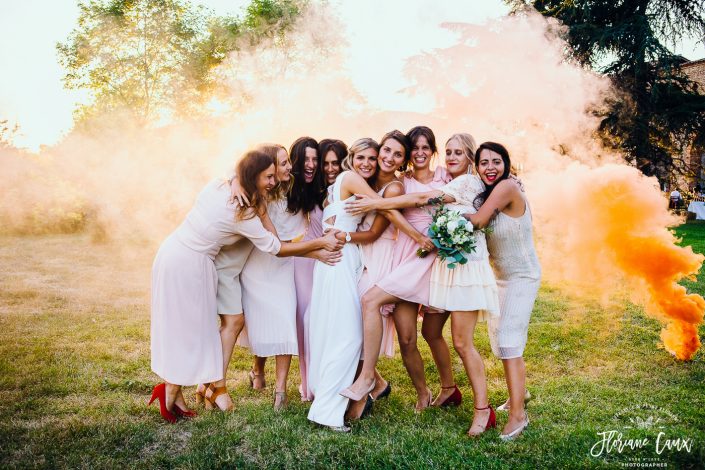 photo de groupe mariée et demoiselles d'honneur domaine du beyssac