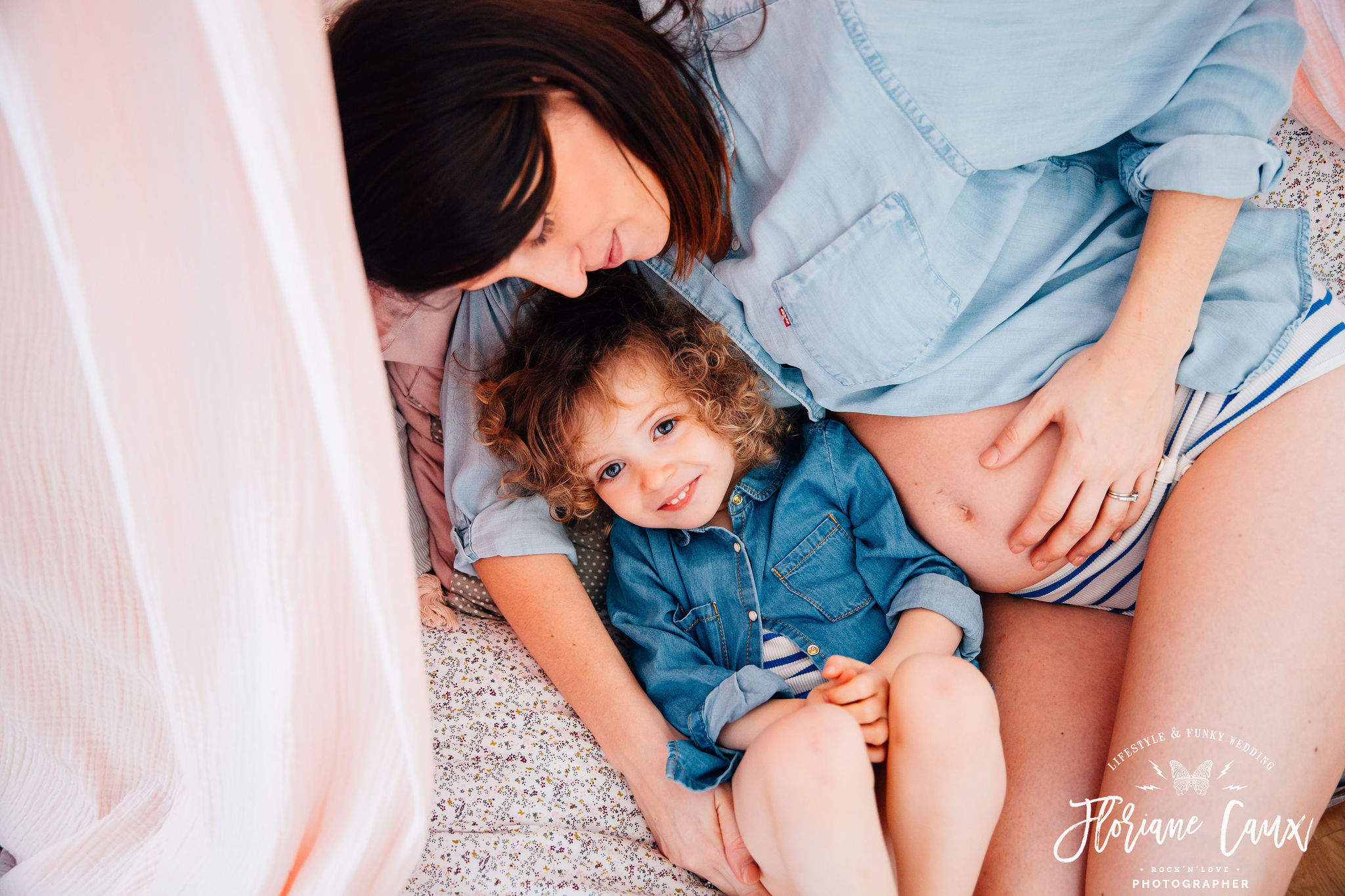 Seance Photo Grossesse Lifestyle Plage Des Chalets A La Gruissan Floriane Caux Lifestyle Funky Wedding Photographer