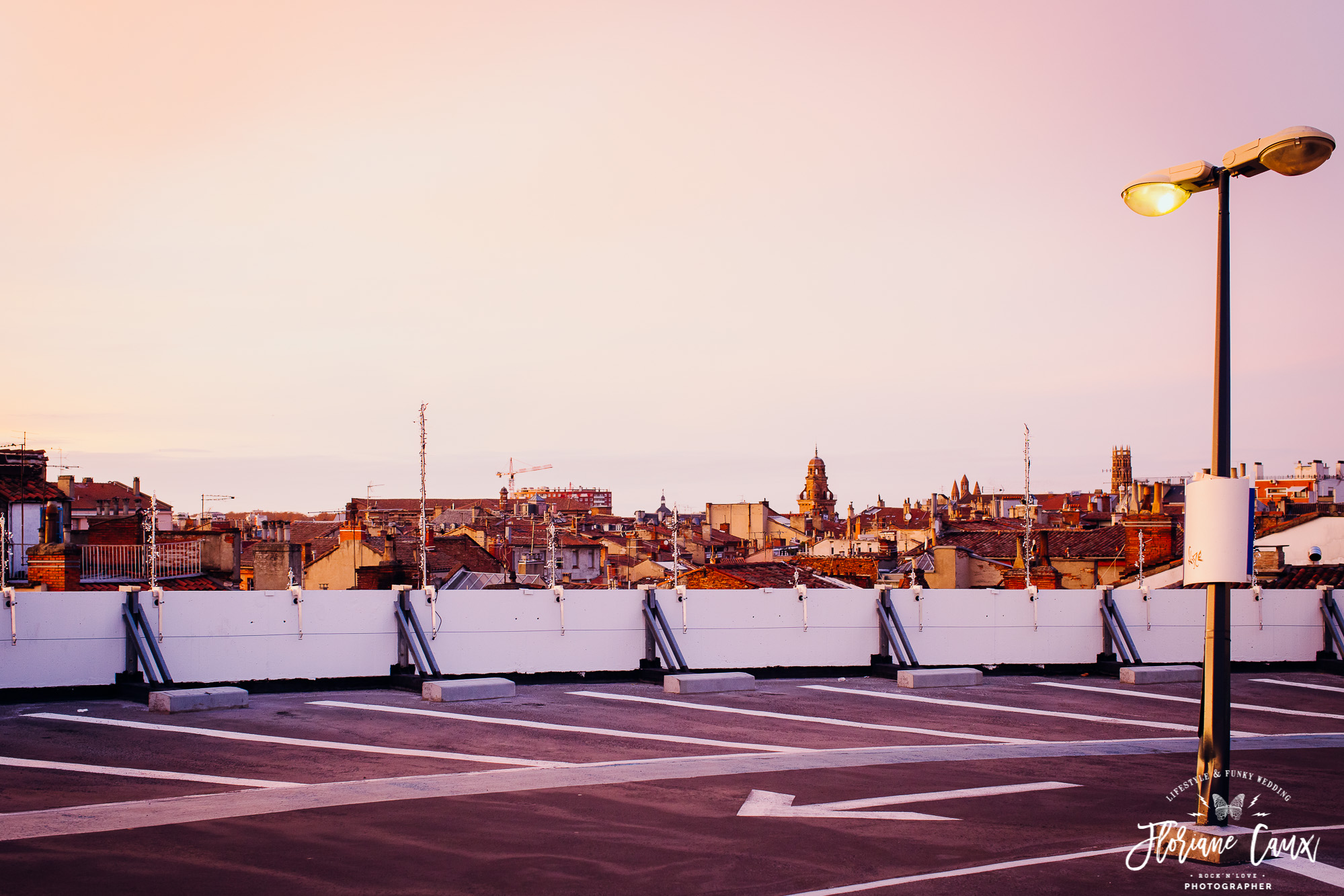 seance-photo-grossesse-toits-toulouse-parking-carmes-coucher-soleil (24)