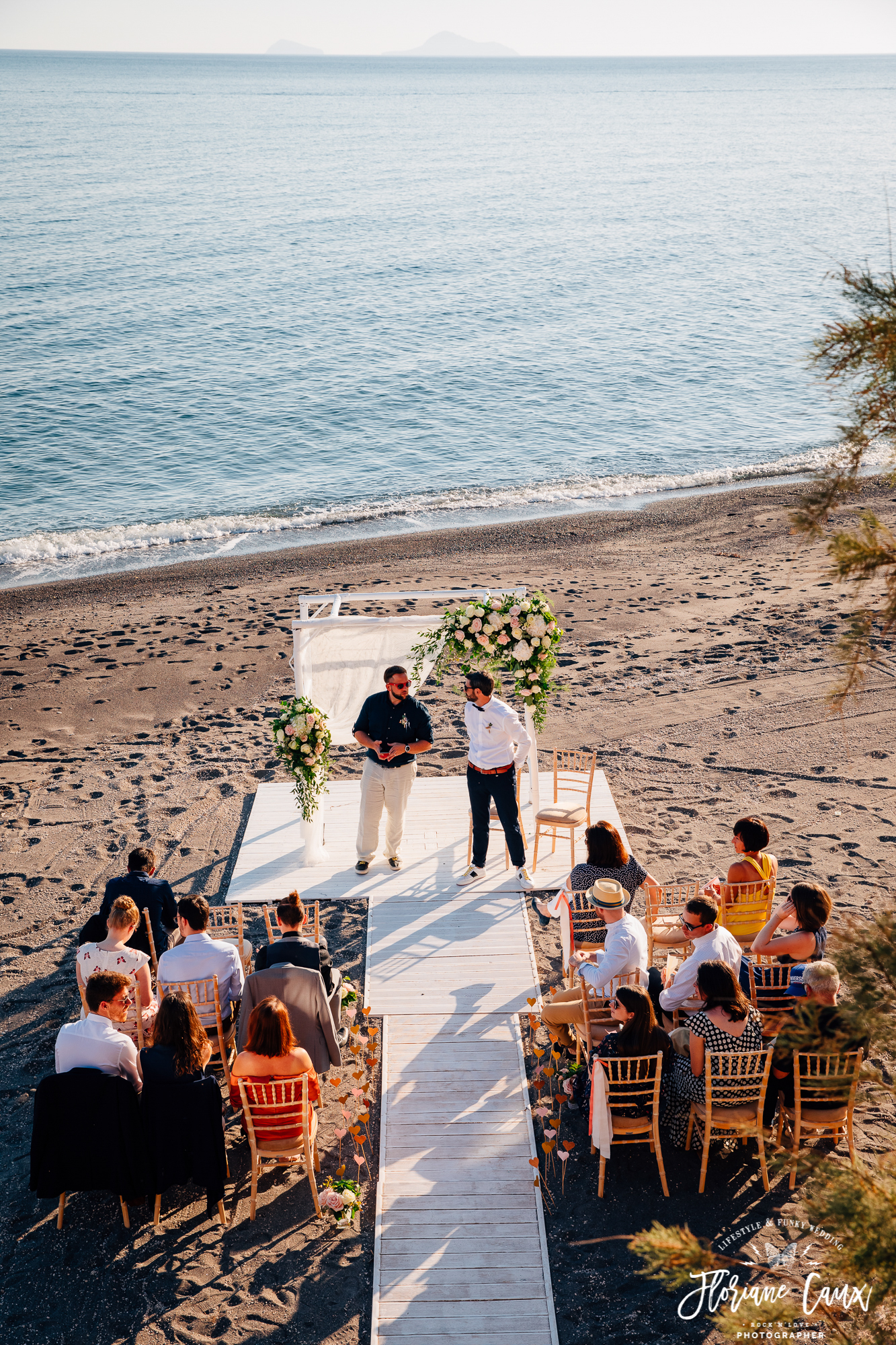 mariage-santorin-grece-ceremonie-laique-plage (1)