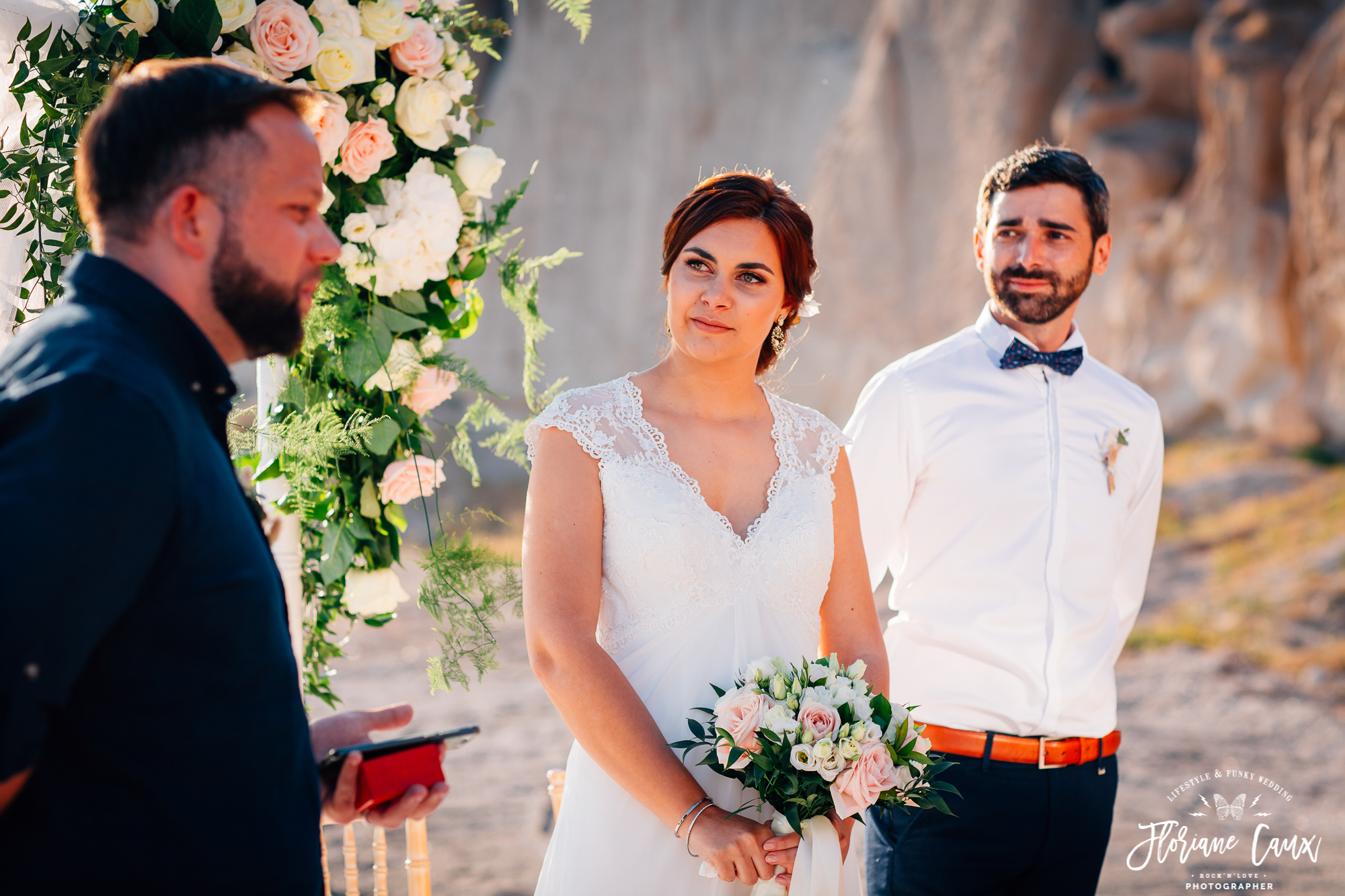 mariage-santorin-grece-ceremonie-laique-plage (15)