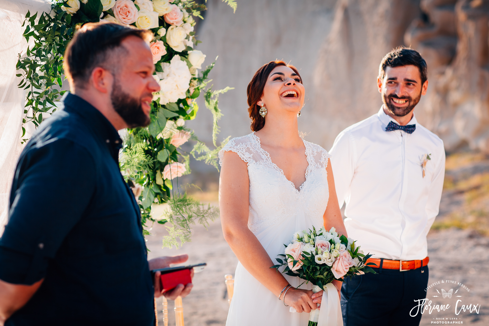 mariage-santorin-grece-ceremonie-laique-plage (16)