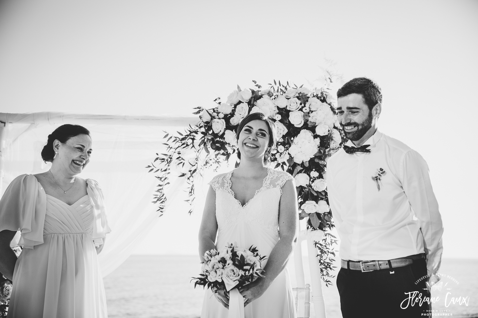 mariage-santorin-grece-ceremonie-laique-plage (17)