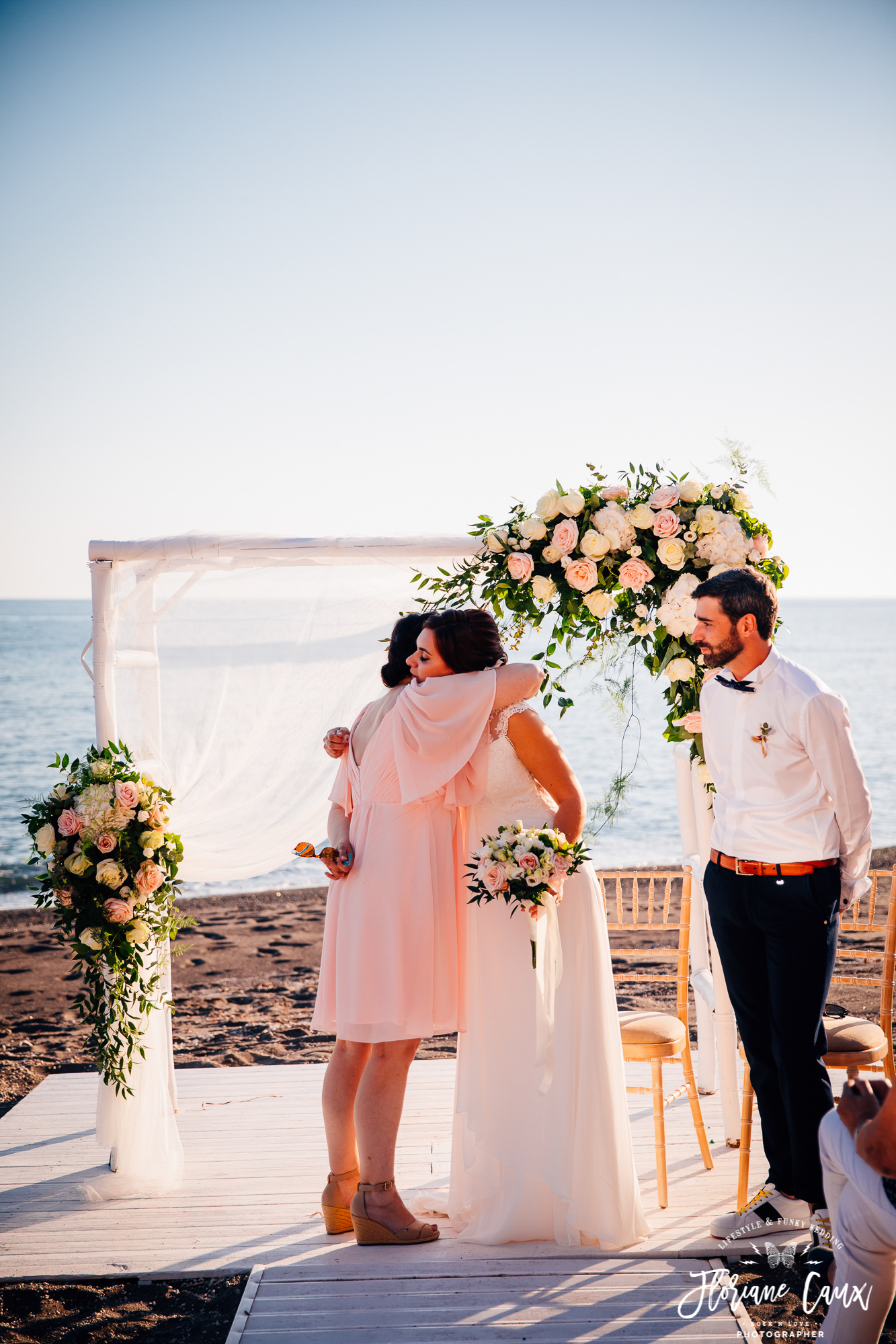 mariage-santorin-grece-ceremonie-laique-plage (18)