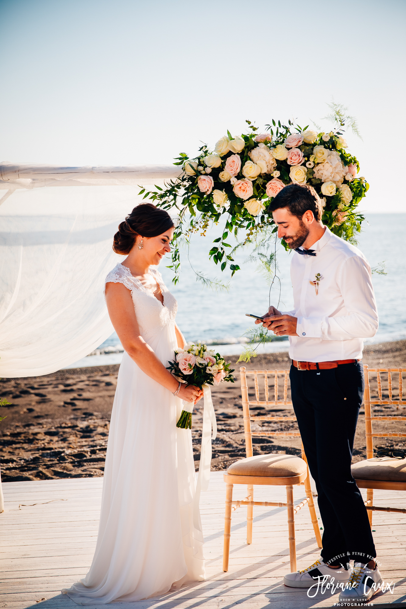 mariage-santorin-grece-ceremonie-laique-plage (19)