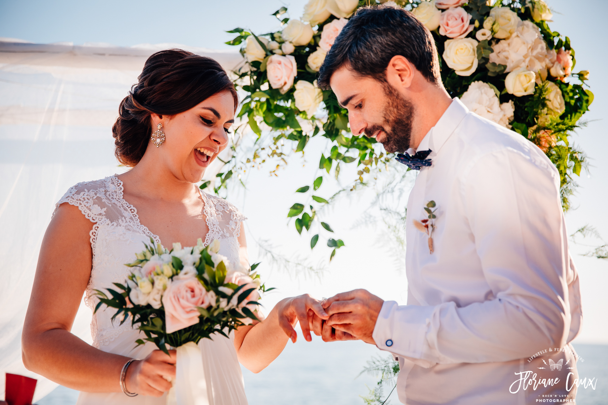 mariage-santorin-grece-ceremonie-laique-plage (21)