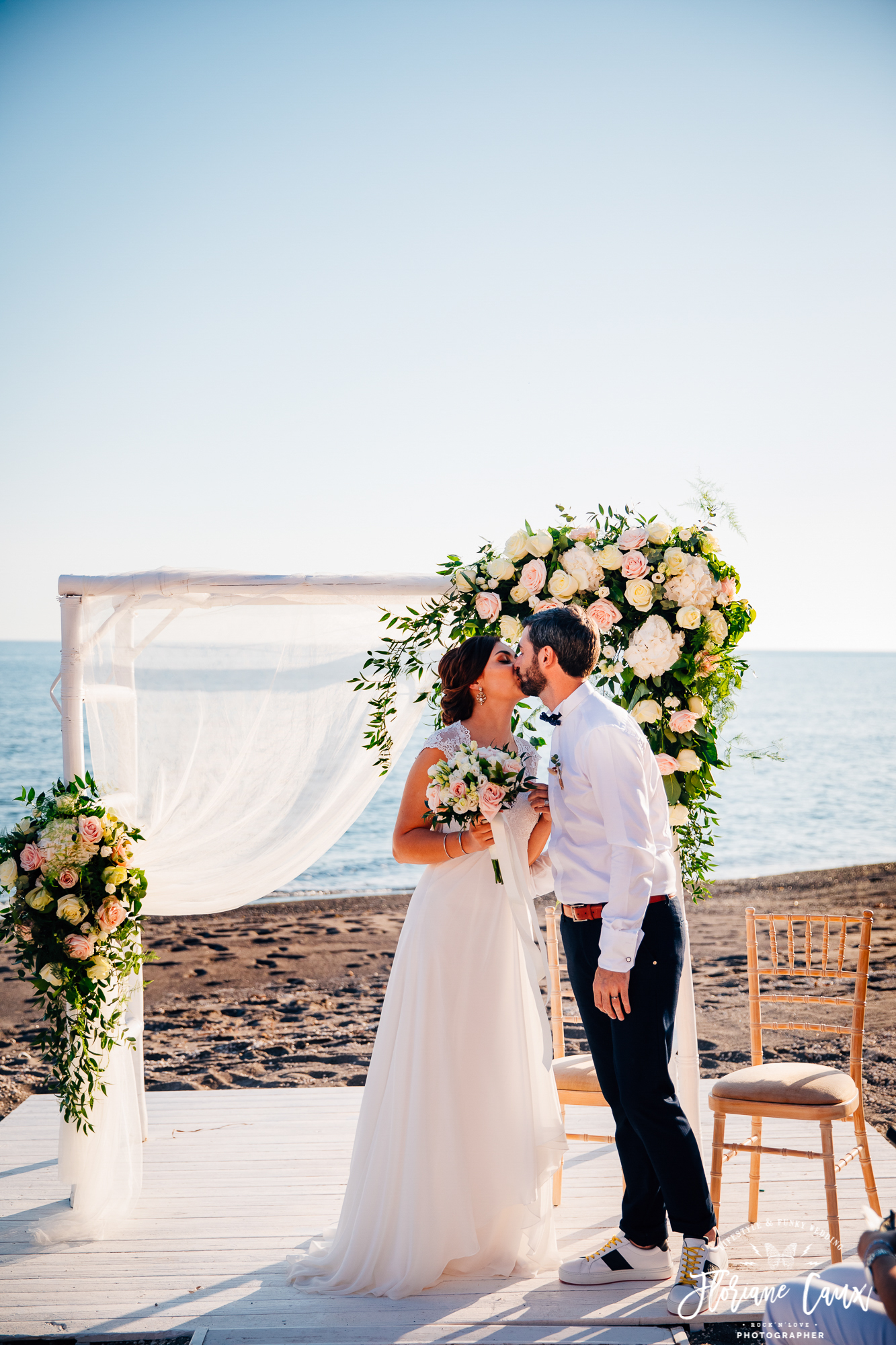 mariage-santorin-grece-ceremonie-laique-plage (22)