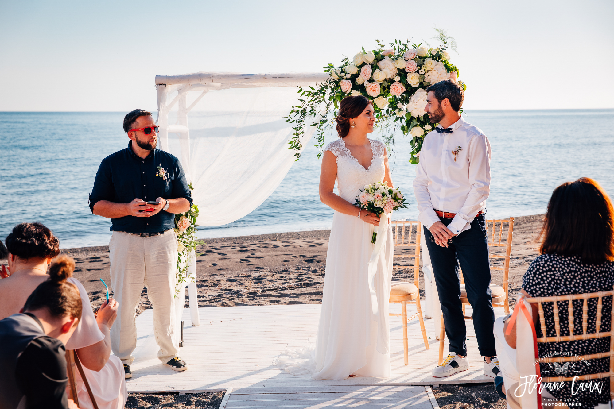 mariage-santorin-grece-ceremonie-laique-plage (7)