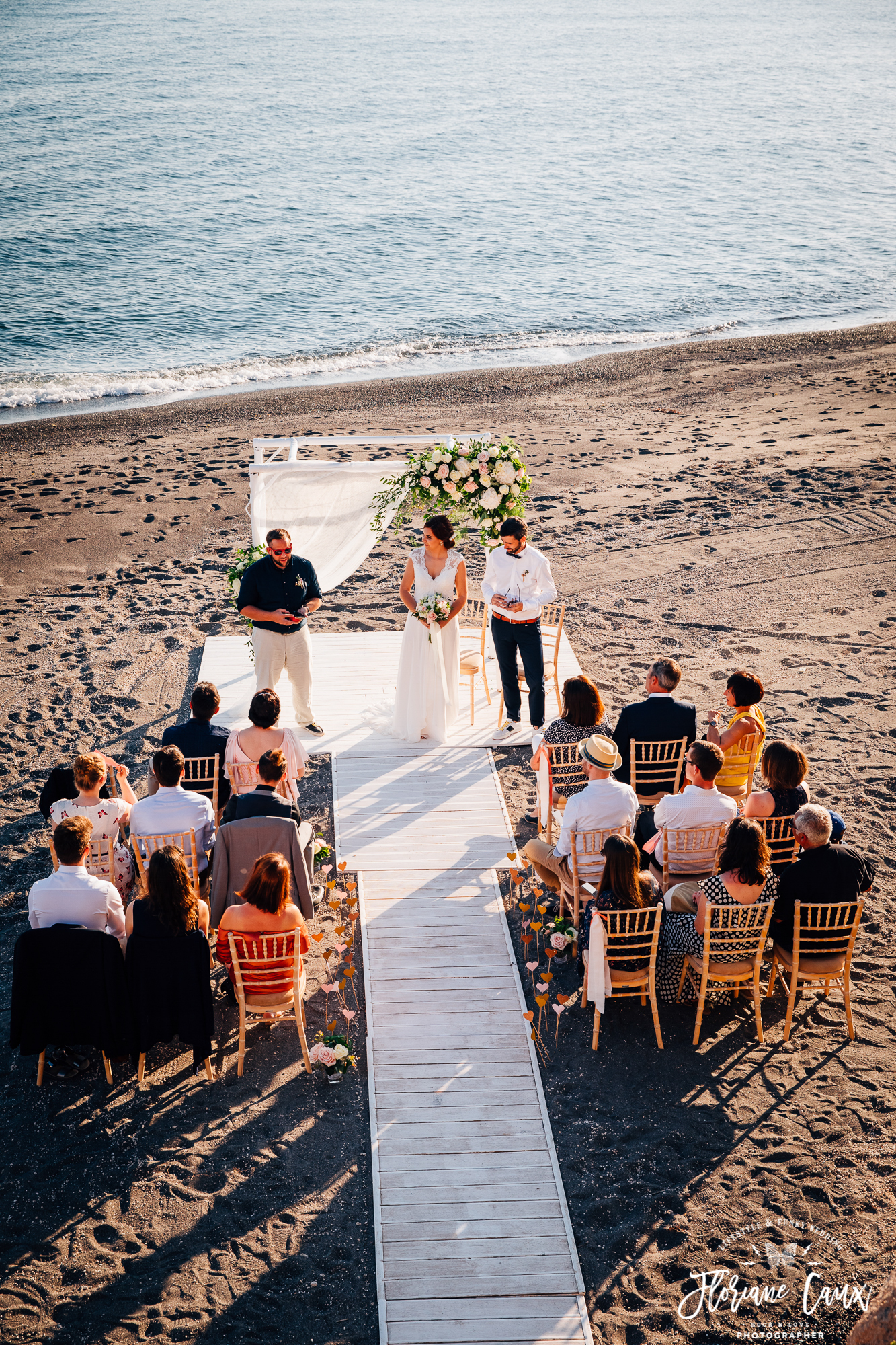 mariage-santorin-grece-ceremonie-laique-plage (8)
