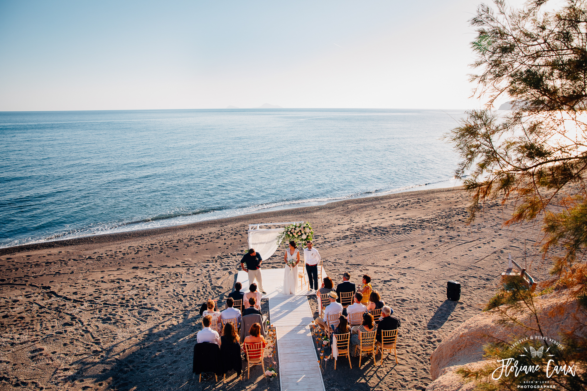 mariage-santorin-grece-ceremonie-laique-plage (9)
