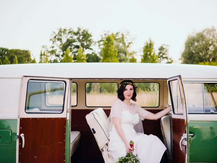 photographe mariage toulouse la mariée dans un van Volkswagen