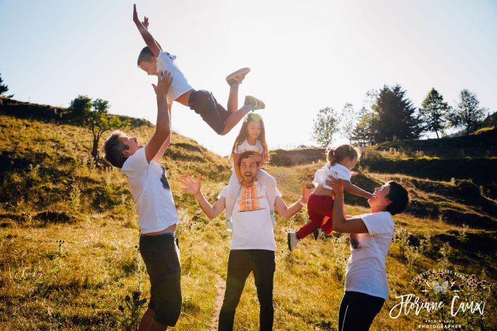 seance photo famille à la montagne par une photographe de famille à Toulouse