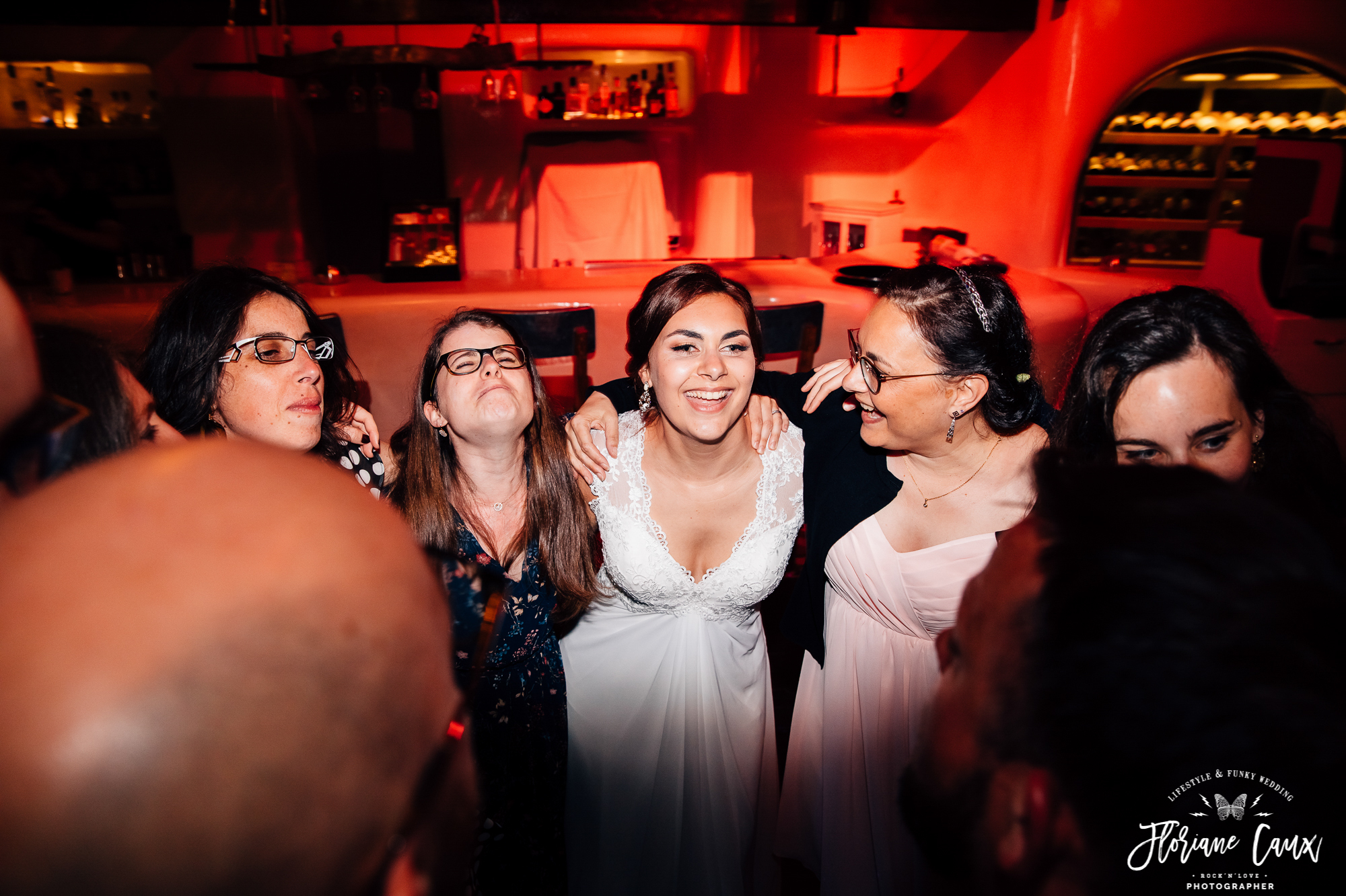 photos-soirée-mariage-santorin-Theros-Wave-Bar (29)