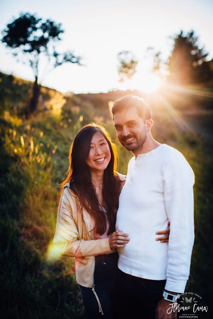 seance couple au coucher de soleil à la montagne belcaire et comus