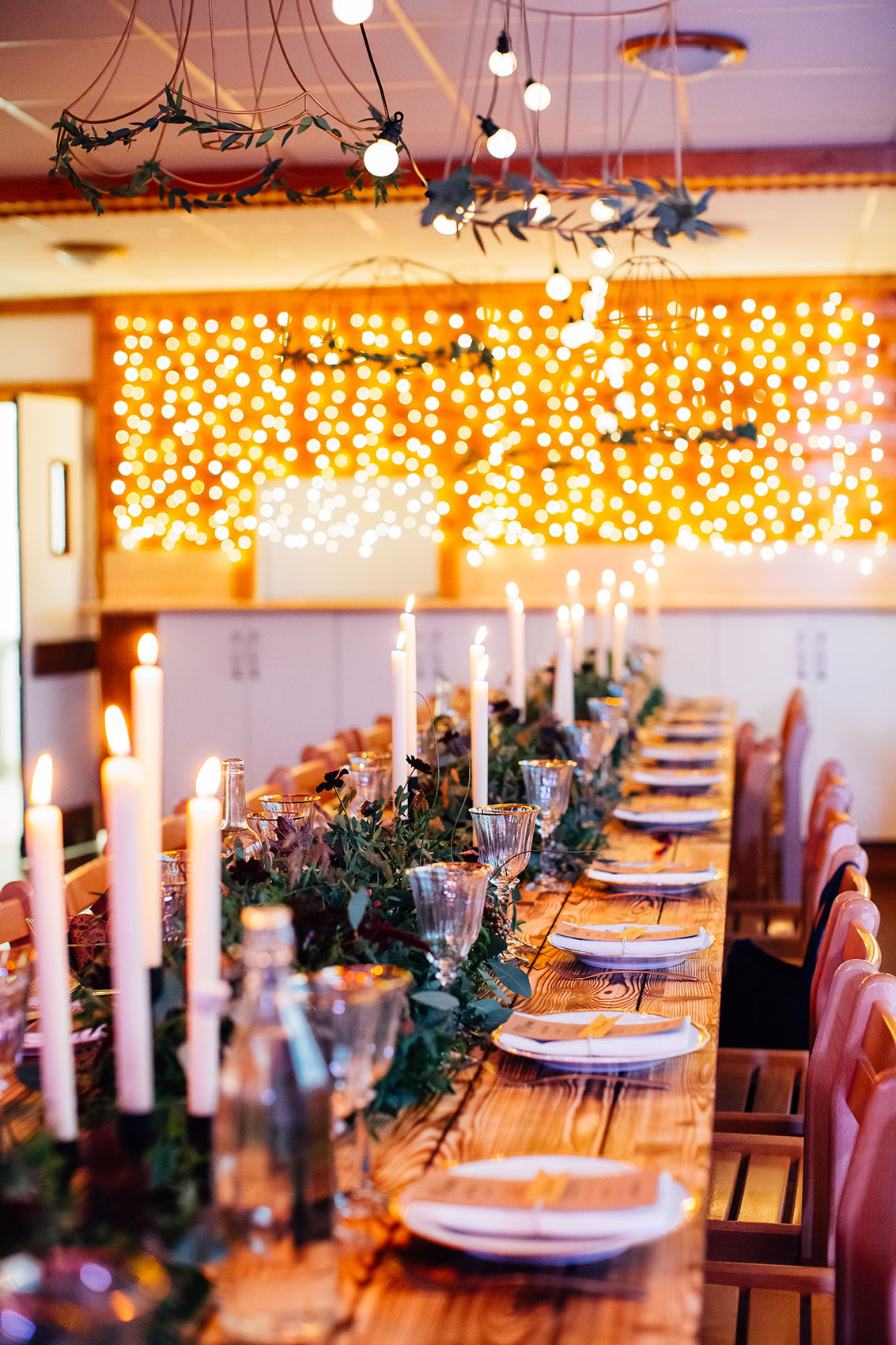 déco centre de table mariage fleurs et gurilandes lumineuses