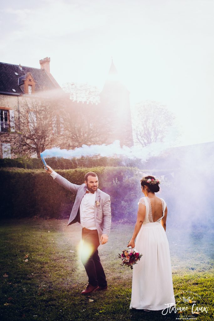 photos de couple fumigène mariage chateau du croisillat