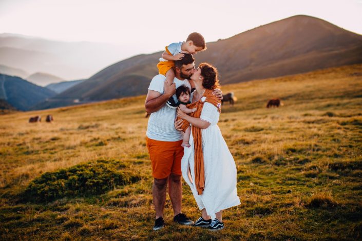 séance photo famille en Ariège au col du Portel