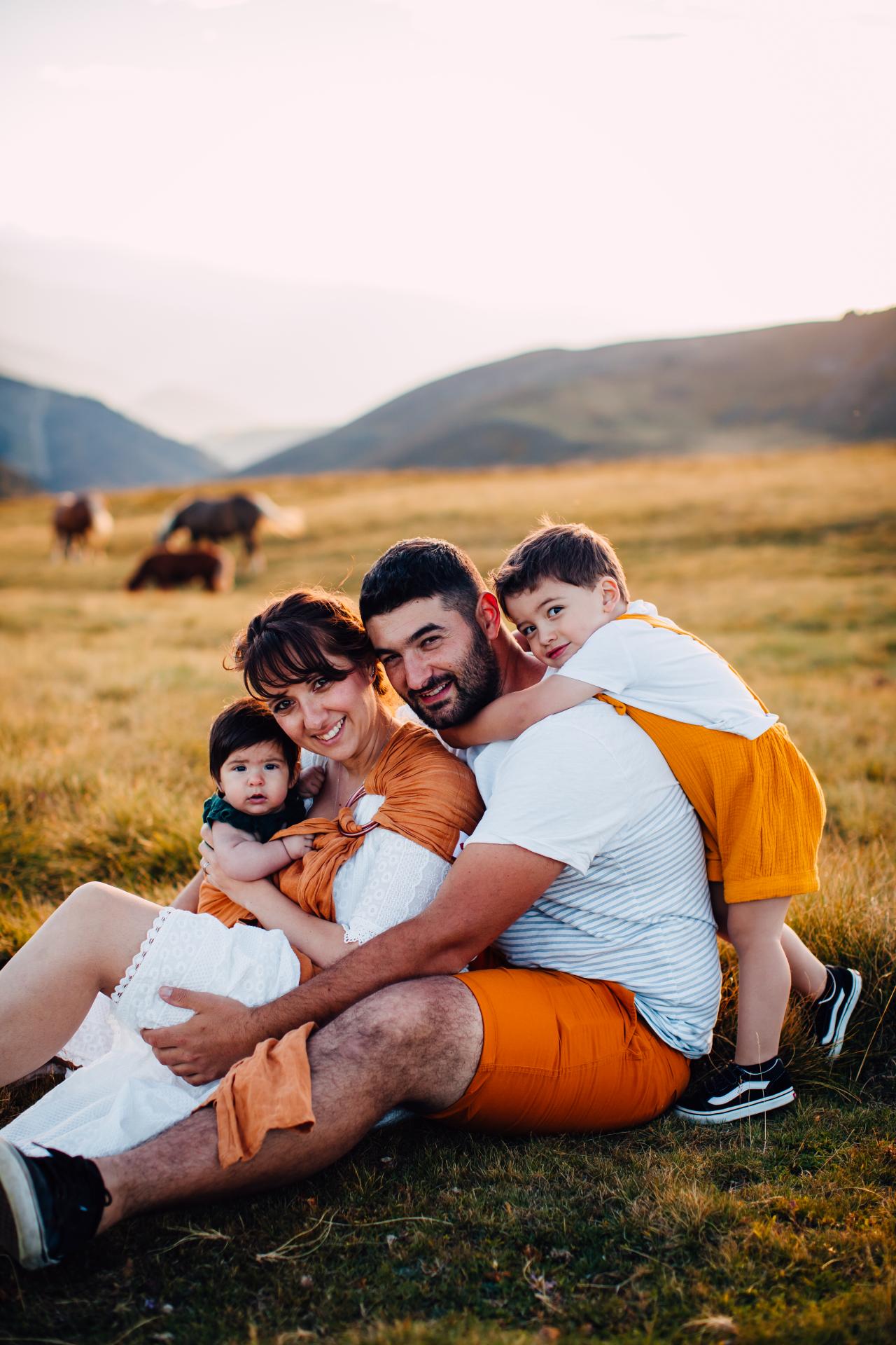 séance photo famille dans les Pyrénées en Ariège
